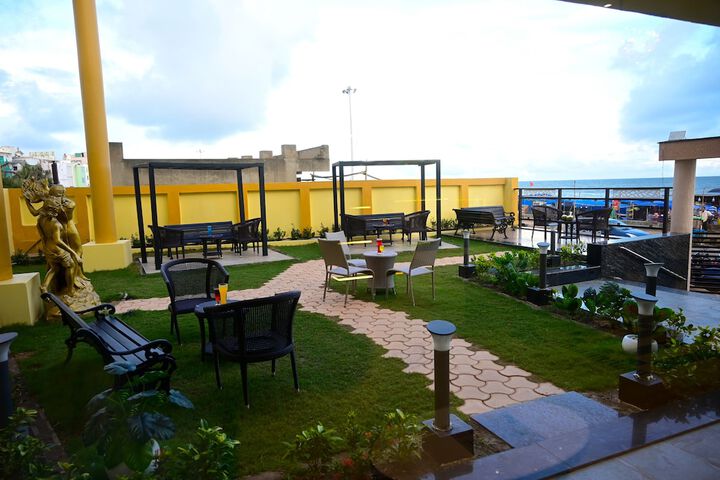 Hotel Exterior 27 of 28