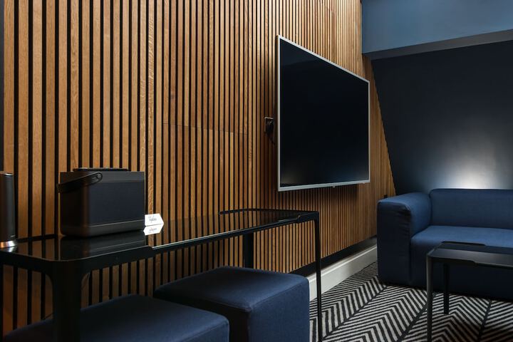 Room 47 of 91