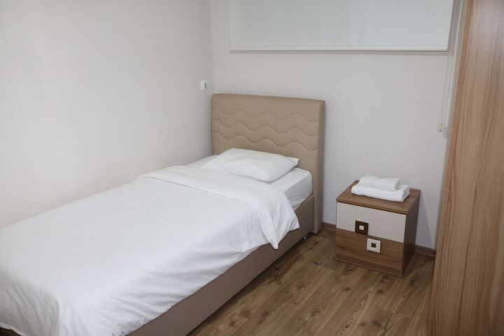 Room 3 of 62