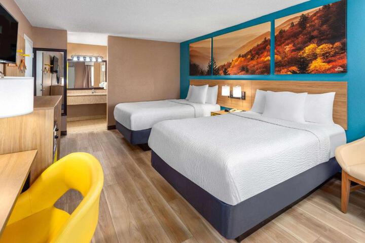 1 Double Bed Mobility Accessible (2 of 13)