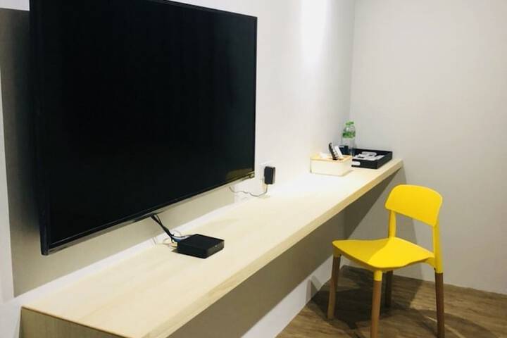 Room 9 of 33