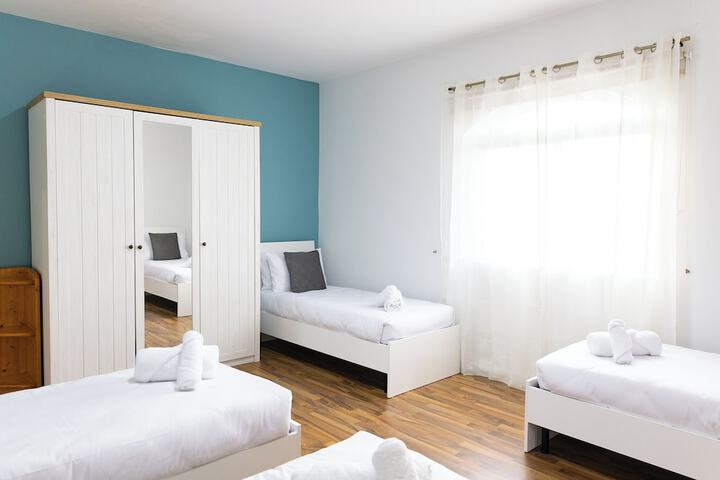 Room 2 of 8