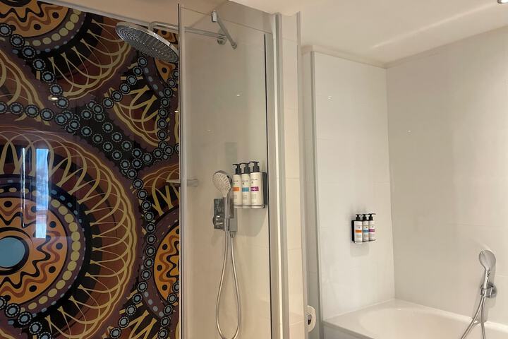 Room 8 of 112
