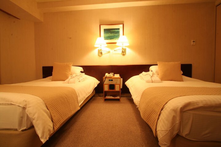 Room 27 of 64