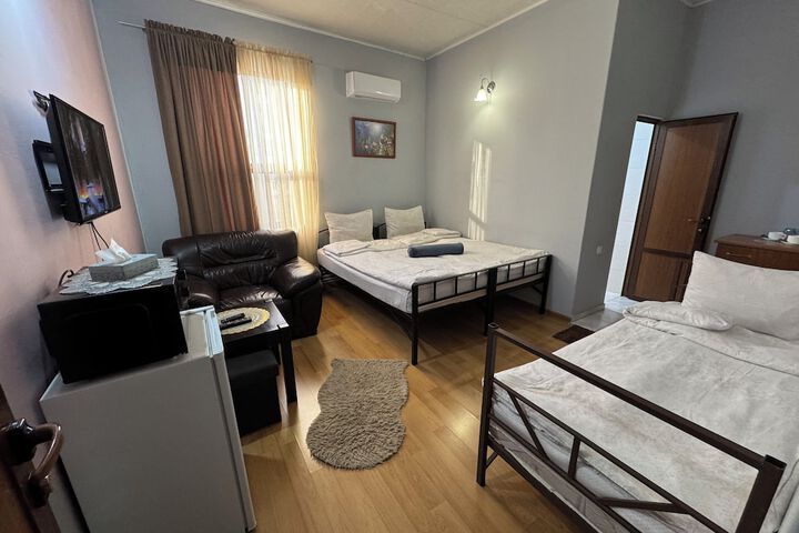 Room 16 of 32