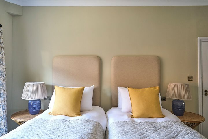 Room 4 of 32