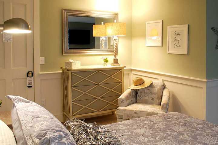 Room 5 of 142