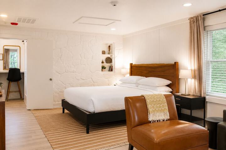 Room 27 of 54