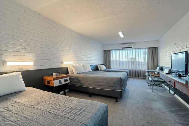 Room 42 of 114