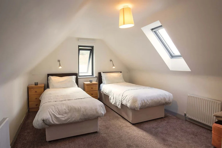 Room 6 of 19