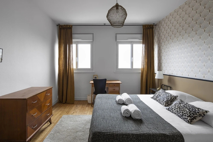 Room 3 of 8