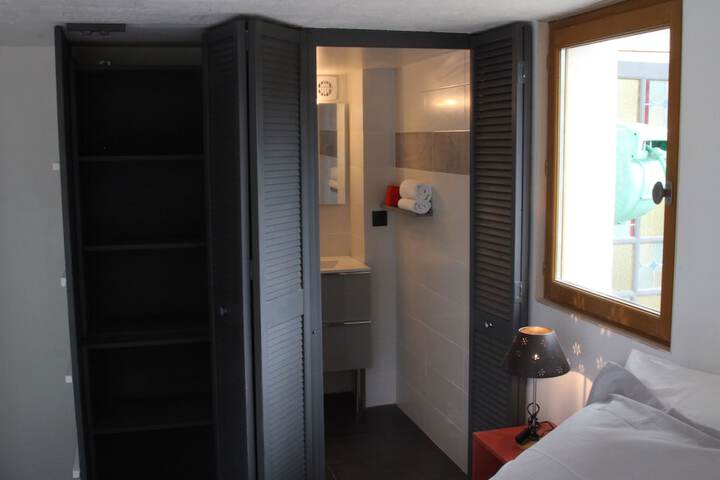 Room 7 of 89