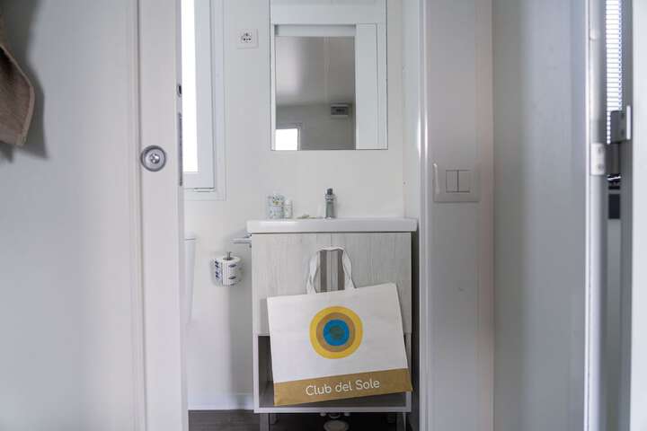 Room 73 of 91