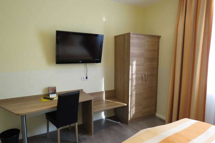 Room 18 of 61