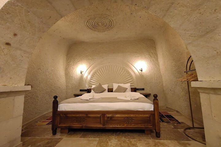 Room 13 of 120