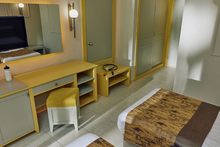 Room 14 of 83
