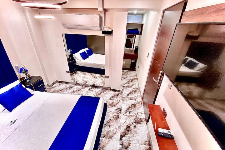 Room 8 of 34