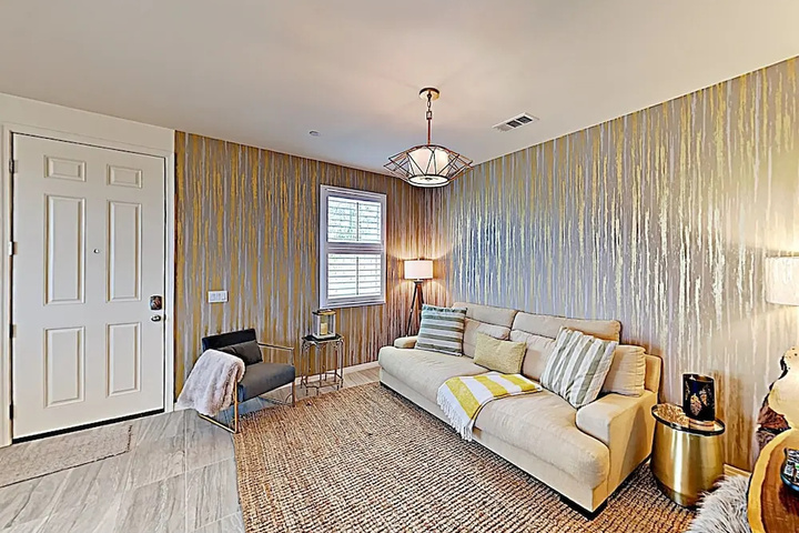 Stunning Beach W / Pool Views, Bar & Arcade 3 Bedroom Condo
