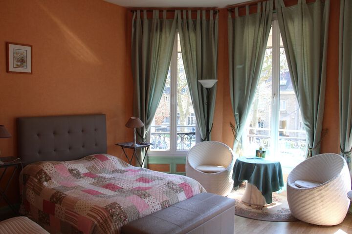 Room 6 of 18