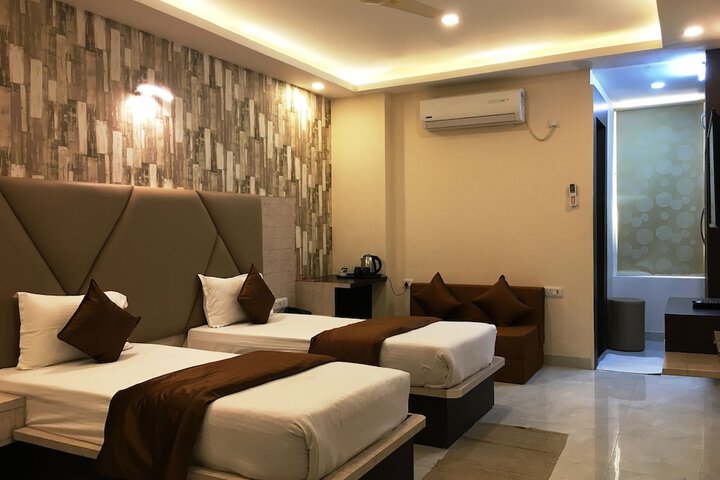 Room 13 of 51