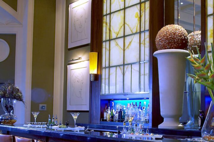 Lounge 94 of 104
