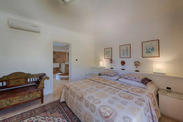 Room 4 of 21