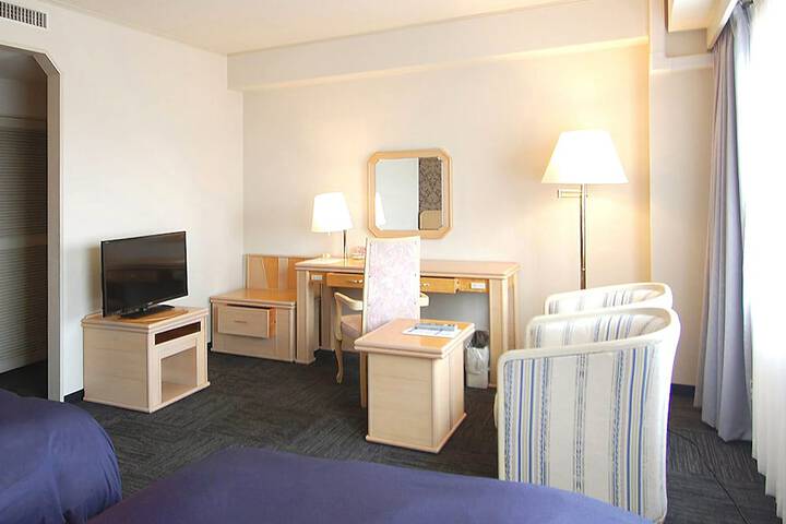 Room 25 of 51