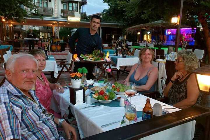 Dining 16 of 31