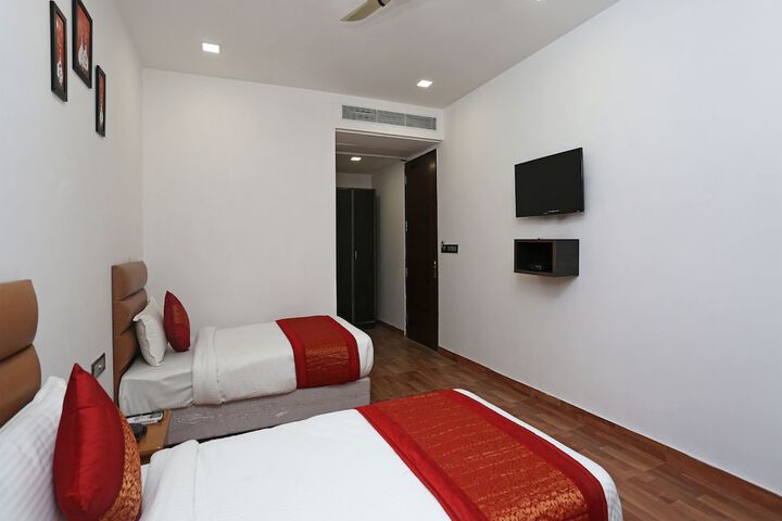 Room 6 of 25