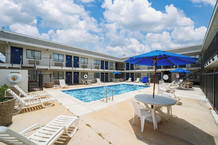 Pools & Facilities