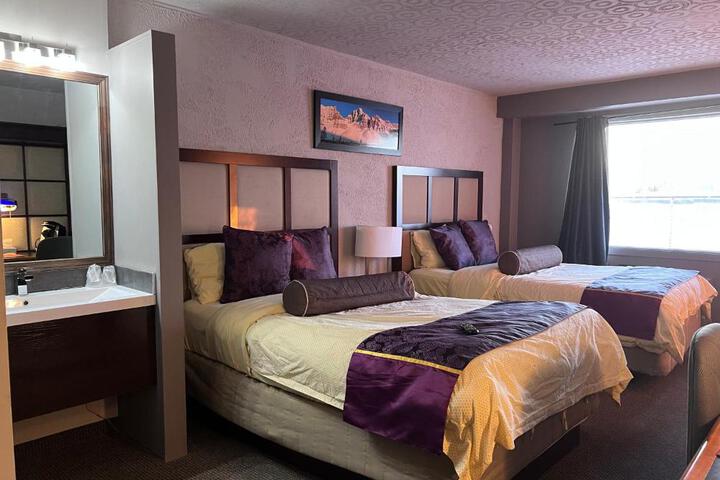 2 Double Beds (8 of 16)