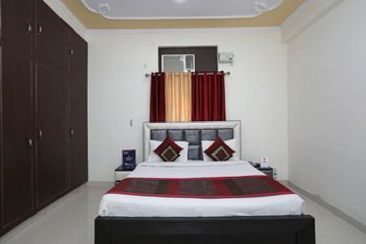 Room 18 of 28