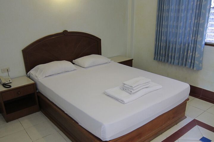 Room 3 of 33