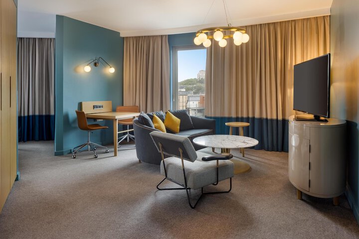 Room 75 of 143