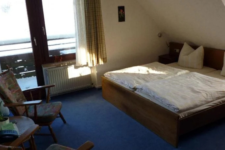 Room 6 of 28