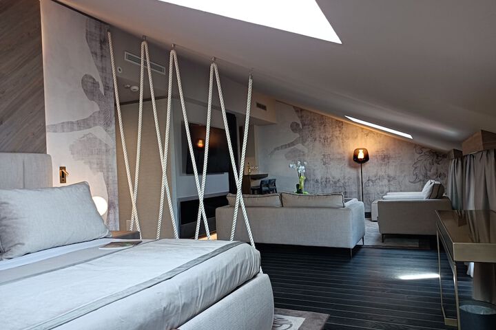 Room 27 of 34