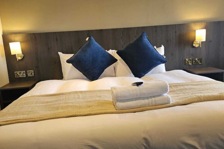 Room 15 of 295