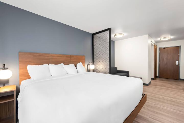 Room 9 of 44
