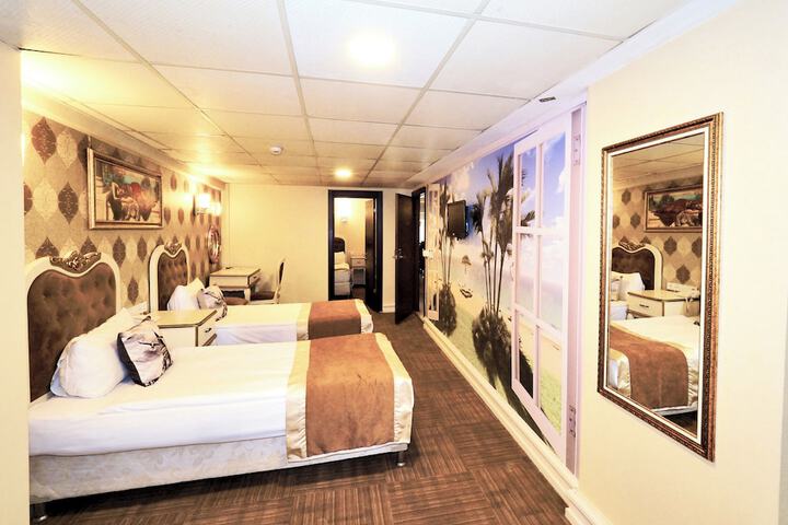 Room 32 of 61