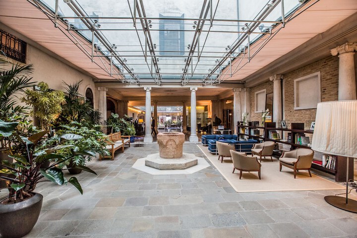 Lobby Photo