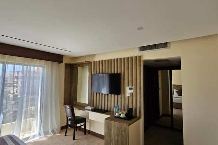 Room 10 of 31