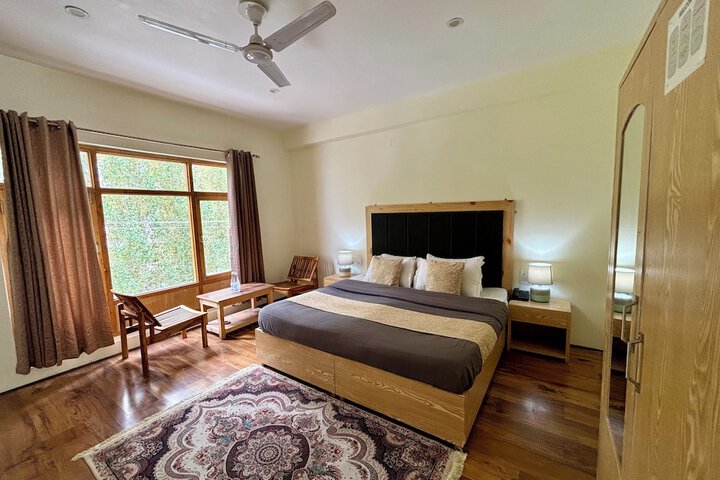 Room 8 of 30