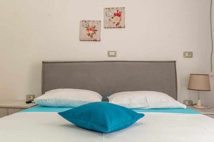 Room 14 of 83
