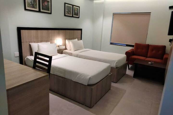 Room 6 of 25