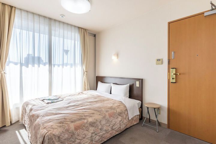 Room 12 of 77