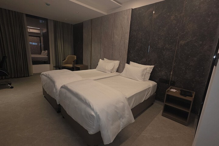 Room 8 of 31