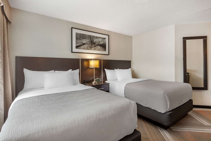 2 Double Beds (4 of 10)