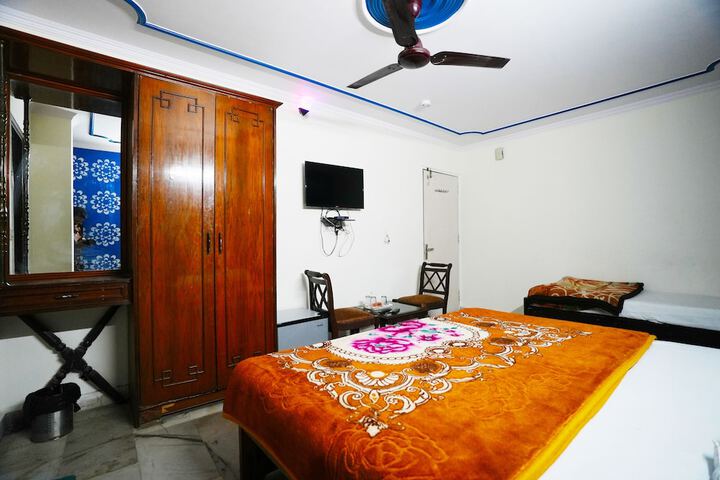 Room 14 of 37