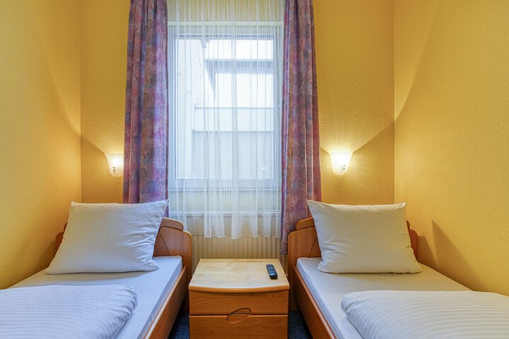 Room 17 of 34