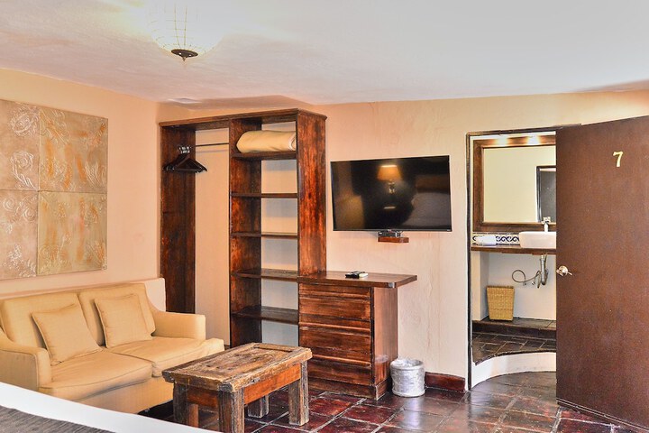Room 15 of 37